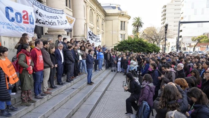 Marcha y paro de la UNR