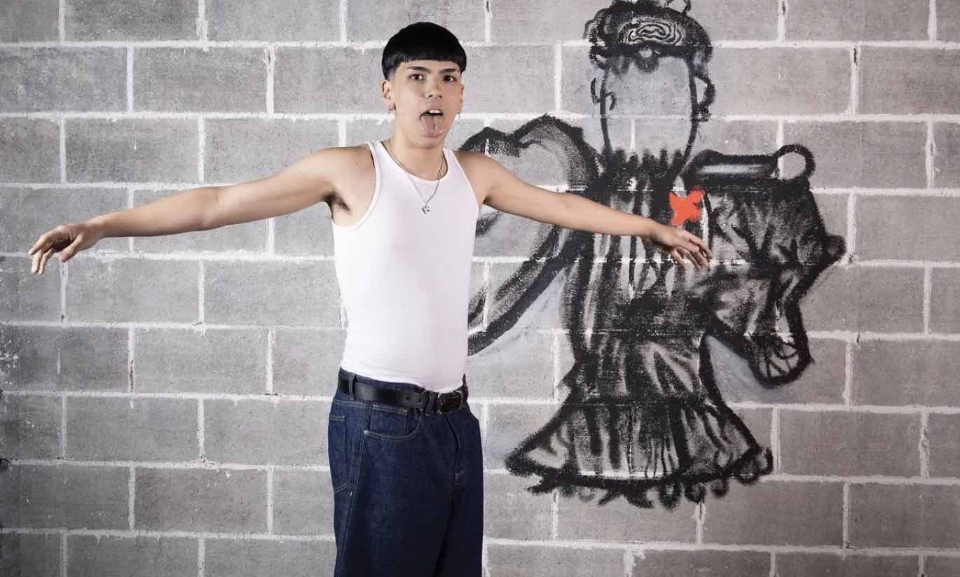 Milo J Jugando en primera