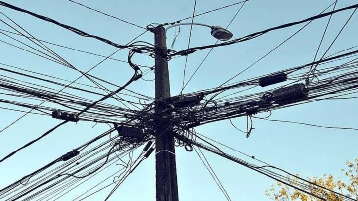 Robaba cables de luz y recibió una descarga